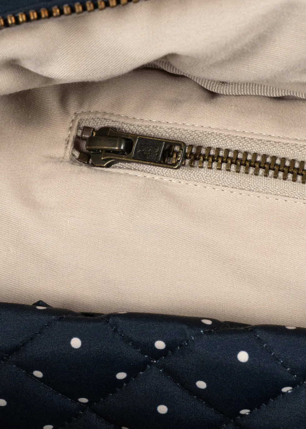 ALL YOU NEED PUSLETASKE - dot nuit petite