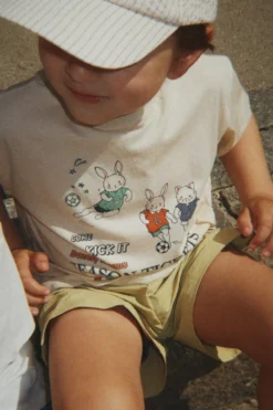 FAMO T SHIRT - almond milk